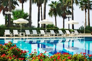 Bazén v ubytování Mersin HiltonSA nebo v jeho okolí
