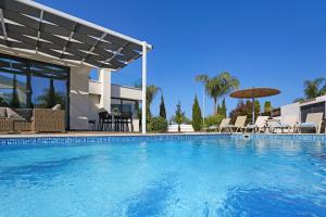 Πισίνα στο ή κοντά στο Villa Camellia - 3bed Bungalow large pool