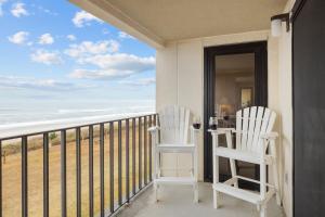 Balkoni atau teres di Seabatical-oceanfront -pools ,hot Tub, Sauna #203