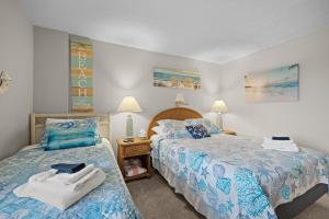Katil atau katil-katil dalam bilik di Seabatical-oceanfront -pools ,hot Tub, Sauna #203