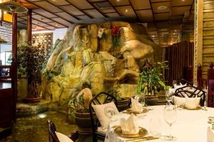 Un restaurante o sitio para comer en Hilton Malta