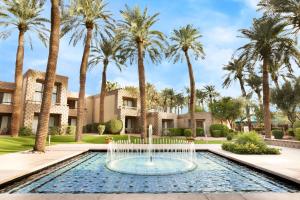 Bazén v ubytování DoubleTree by Hilton Paradise Valley Resort Scottsdale nebo v jeho okolí