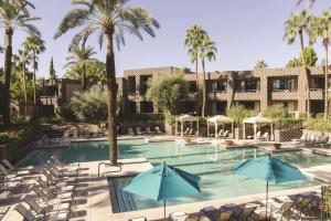 Bazén v ubytování DoubleTree by Hilton Paradise Valley Resort Scottsdale nebo v jeho okolí