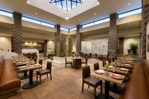 Posezení v ubytování DoubleTree by Hilton Paradise Valley Resort Scottsdale