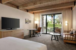 Postel nebo postele na pokoji v ubytování DoubleTree by Hilton Paradise Valley Resort Scottsdale