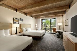 Postel nebo postele na pokoji v ubytování DoubleTree by Hilton Paradise Valley Resort Scottsdale