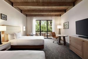 Postel nebo postele na pokoji v ubytování DoubleTree by Hilton Paradise Valley Resort Scottsdale