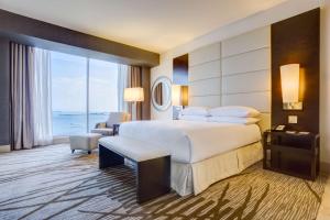 Postel nebo postele na pokoji v ubytování Hilton Panama + 37 fotografií
