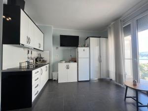 Køkken eller tekøkken på Beach Apartment Shengjin