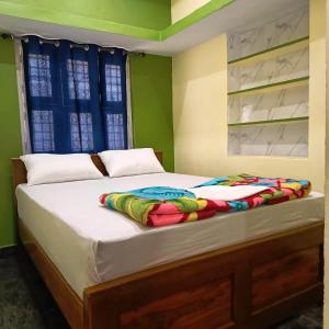 Postel nebo postele na pokoji v ubytování Manjunath Homestay