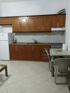 Η κουζίνα ή μικρή κουζίνα στο Vjosa Apartment