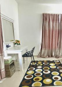 Ένα ή περισσότερα κρεβάτια σε δωμάτιο στο Private One Bedroom Viana Court Service Apartment 6 with private parking