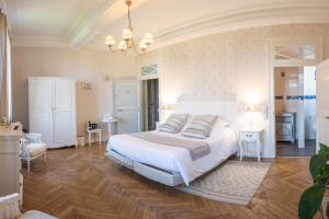 Postel nebo postele na pokoji v ubytování Maison d'hôtes "Les Jardins de Mazamet"