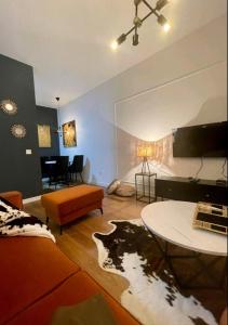 a living room with a couch and a table at Royal apartman Banja Luka in Banja Luka