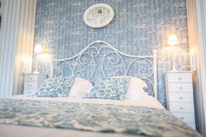 Postel nebo postele na pokoji v ubytování Maison d'hôtes "Les Jardins de Mazamet"