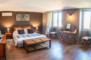 Postel nebo postele na pokoji v ubytování Maison d'hôtes "Les Jardins de Mazamet"