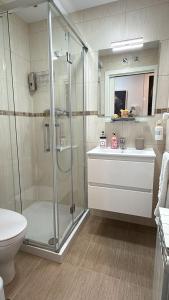 Apartamento Castro Holidays - con Parking incluido的一间浴室