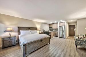 a bedroom with a large bed and a kitchen at Lakeland Village 107 Laugh Love Updated Studio in South Lake Tahoe