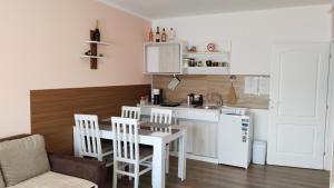 Kuchyň nebo kuchyňský kout v ubytování Lela's home (Lelin dom)