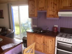 Kuchyň nebo kuchyňský kout v ubytování Barkers Accommodation