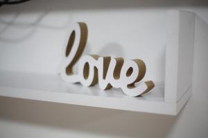 Et logo, certifikat, skilt eller en pris der bliver vist frem på Studio apartman Delight Vrnjačka banja