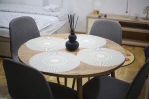 Et opholdsområde på Studio apartman Delight Vrnjačka banja