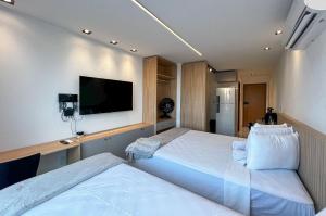 Et tv og/eller underholdning på Intermares Moderno Studio 3 pessoas 300m Praia