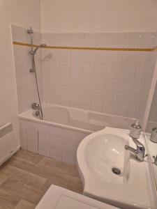 Ένα μπάνιο στο Appartement Saint-Sever