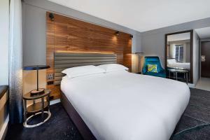 Postel nebo postele na pokoji v ubytování Hilton Sydney
