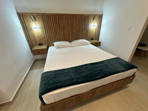 Postel nebo postele na pokoji v ubytování Amara404 Lindo apartaestudio tipo estudio en barrio Laureles con balcon