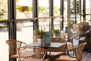 Hilton Vienna Waterfront的休息区