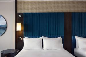 Hilton Vienna Waterfront客房内的一张或多张床位