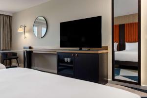 Hilton Vienna Waterfront客房内的一张或多张床位