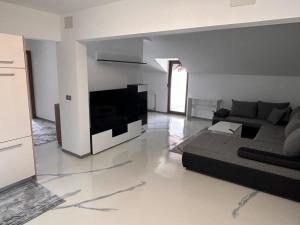 a living room with a couch and a television at Apartman No1 in Cetingrad