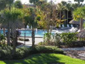 DoubleTree by Hilton Hotel Orlando at SeaWorld内部或周边的泳池