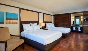 DoubleTree by Hilton Hotel Orlando at SeaWorld客房内的一张或多张床位