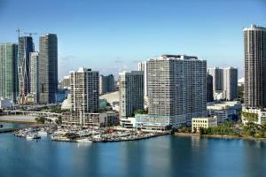 Nespecifikovaný výhled na destinaci Miami nebo výhled na město při pohledu z hotelu