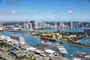 Nespecifikovaný výhled na destinaci Miami nebo výhled na město při pohledu z hotelu