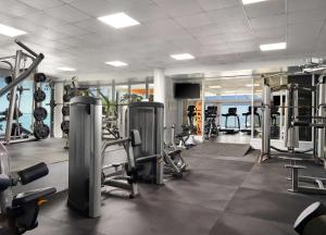 Fitness centrum a/nebo fitness zařízení v ubytování DoubleTree by Hilton Grand Hotel Biscayne Bay