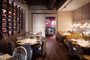 洛根费城希尔顿Curio Collection酒店的休息区