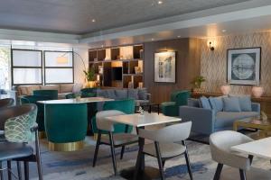 Posezení v ubytování DoubleTree By Hilton London Excel