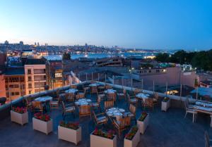 Posezení v ubytování DoubleTree by Hilton Istanbul - Sirkeci