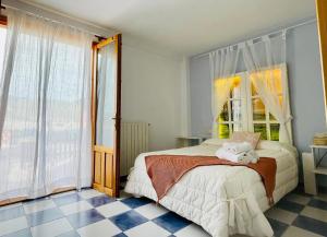 a bedroom with a bed and a window at Casa Levante - Casa Rural Los Cuatro Vientos in Moratalla +32 photos