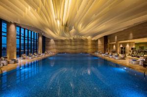 Piscina di Hilton Wuhan Yangtze Riverside o nelle vicinanze