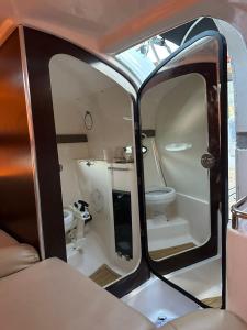 Et badeværelse på Lancha para passeio em manaus + 22 billeder