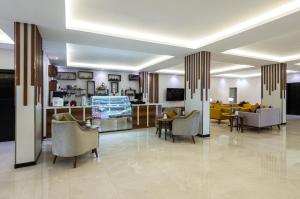 a living room with couches and tables and chairs at Alqasr Al masyaf in Khamis Mushayt