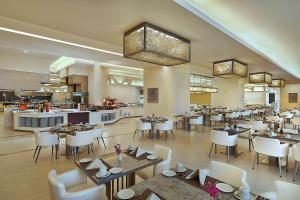 Restaurace v ubytování Hilton Hotel & Convention Jabal Omar Makkah