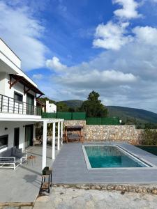 a backyard with a swimming pool and a house at Kızılağaçta özel havuzlu geniş bahçeli lüks Villa in Bodrum City