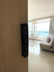 a remote control on a door in a living room at Apartamento de lujo con Vista al Mar in Santa Marta +21 photos