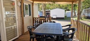 Patio nebo venkovní prostory v ubytování Mobile Home dans Camping 4 étoiles